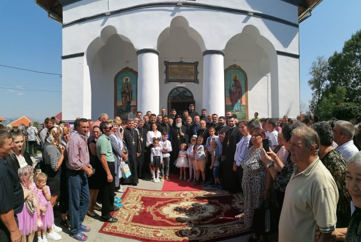 Veșmânt de har pentru biserica parohiei gorjene Costeni 307430