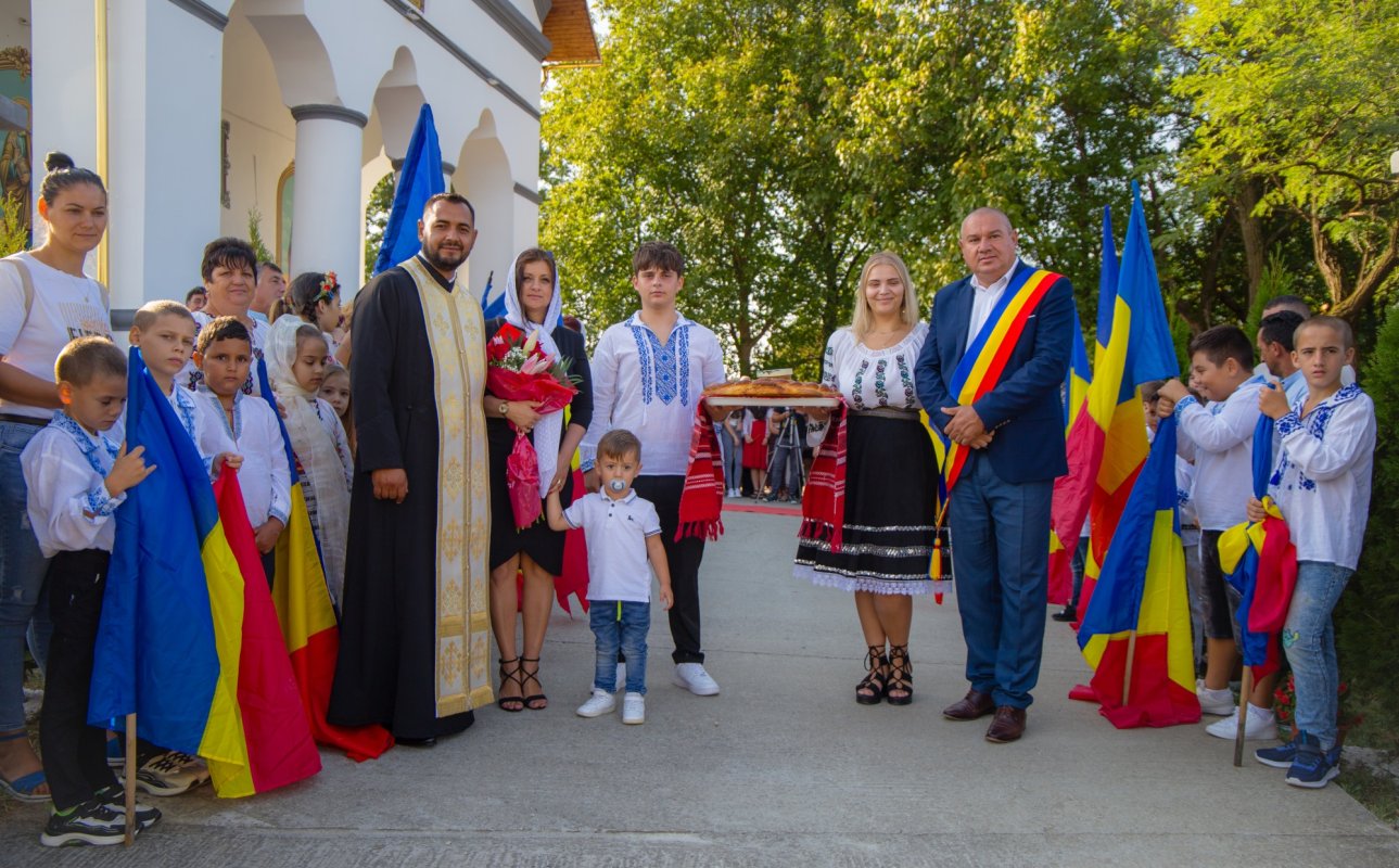 Veșmânt de har pentru biserica parohiei gorjene Costeni 307431