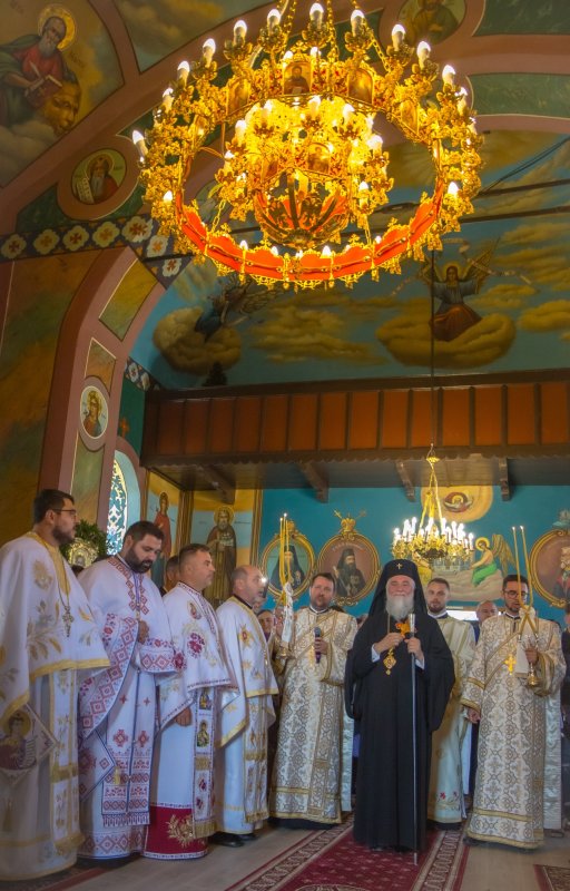 Veșmânt de har pentru biserica parohiei gorjene Costeni 307432