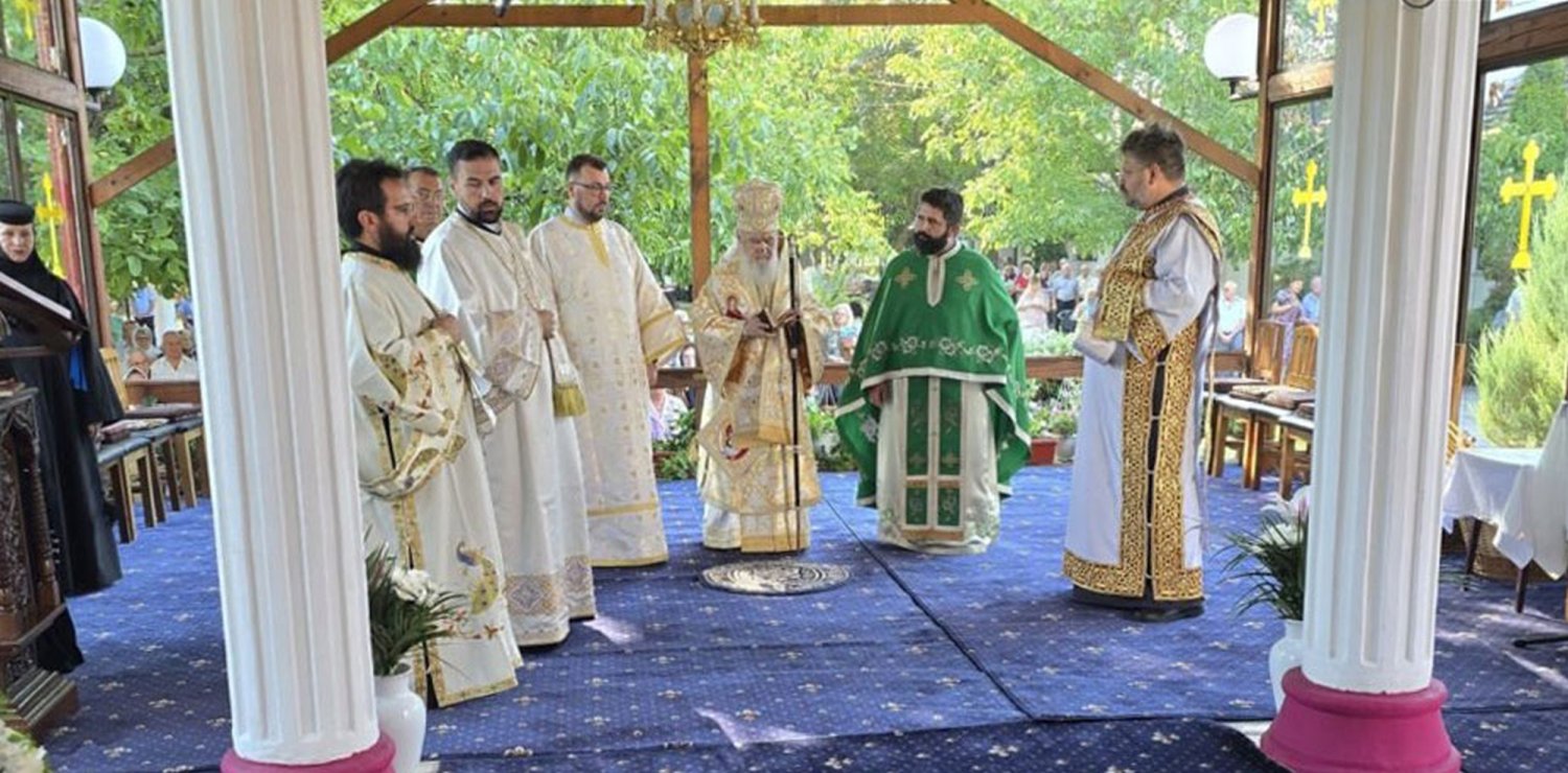 Liturghie arhierească la hramul Mănăstirii Arad-Gai 307508