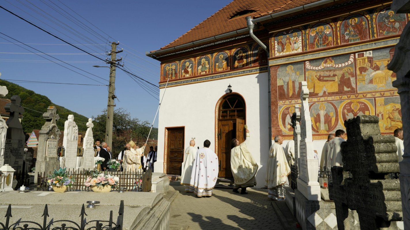 Pictura exterioară a bisericii din Tilișca, Sibiu, a fost sfințită 307494