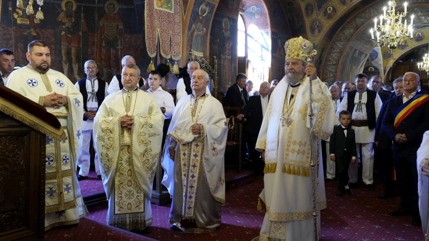 Pictura exterioară a bisericii din Tilișca, Sibiu, a fost sfințită 307496