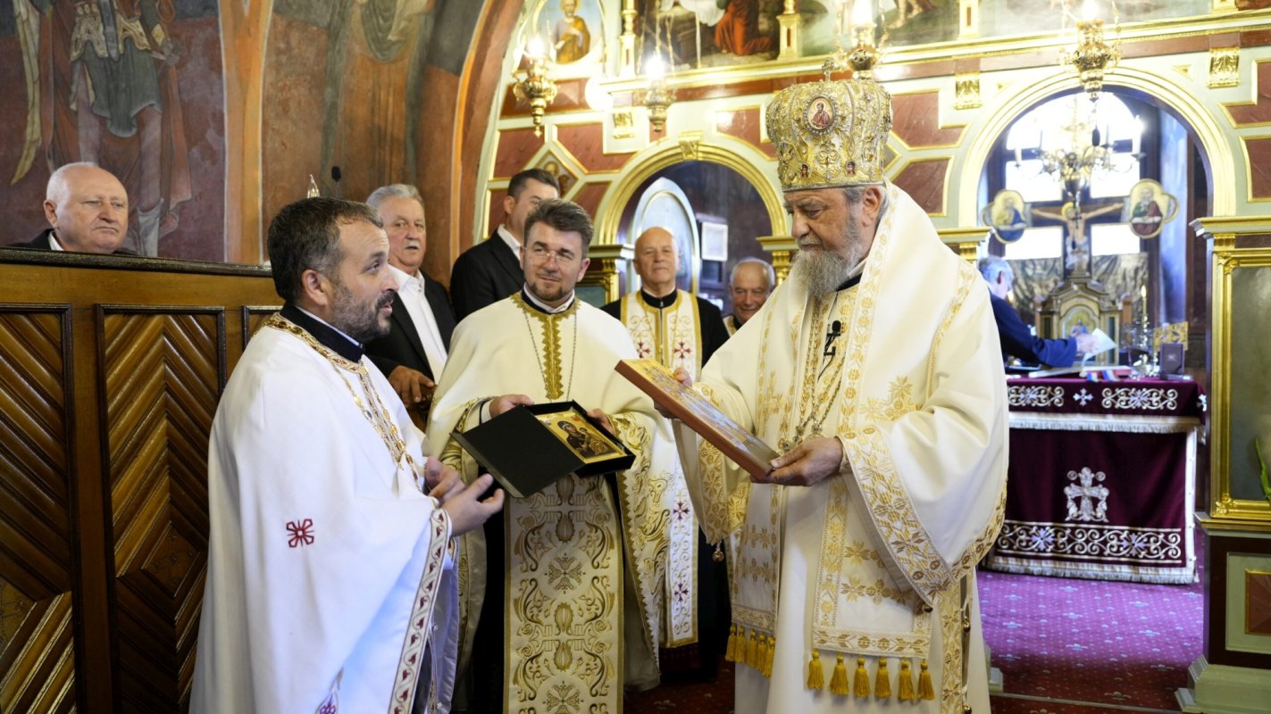 Pictura exterioară a bisericii din Tilișca, Sibiu, a fost sfințită 307501