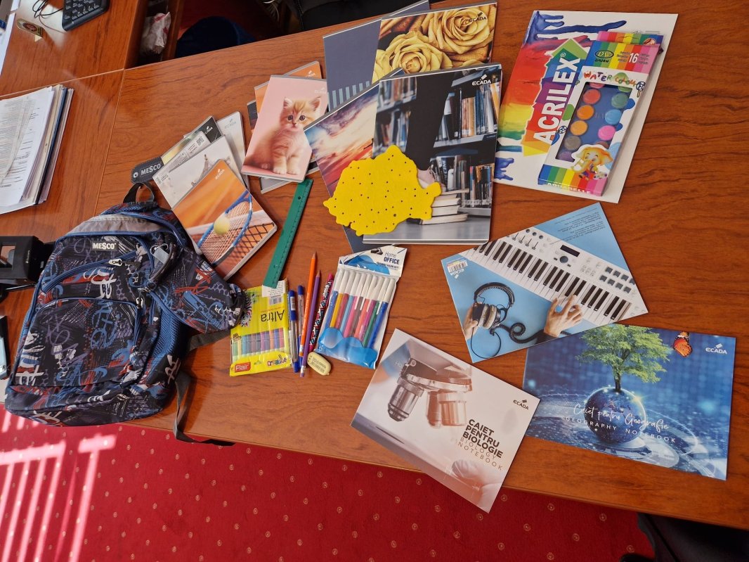 Ghiozdane complet echipate pentru elevi din sectorul 5 307816