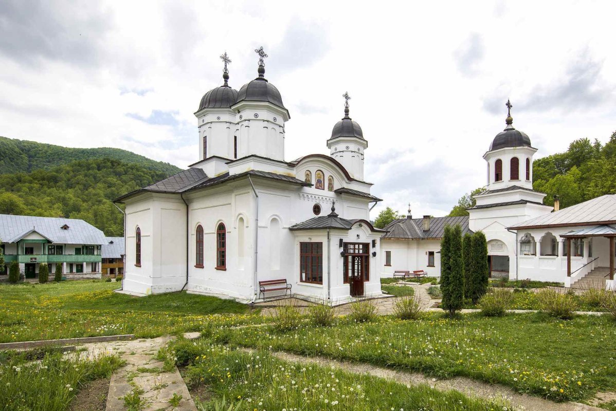 Mănăstirea Suzana - broboane de sudoare, picături de har 307133