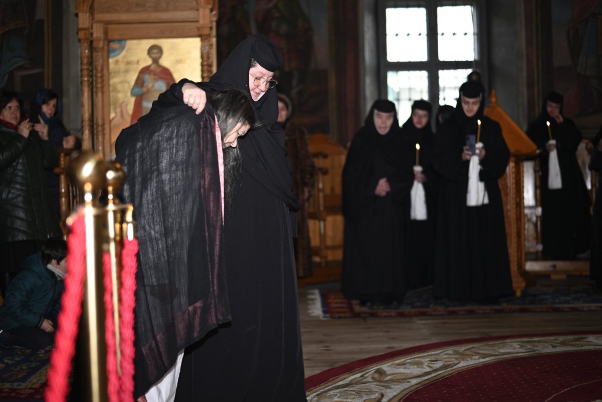 Mănăstirea Suzana - broboane de sudoare, picături de har 307134