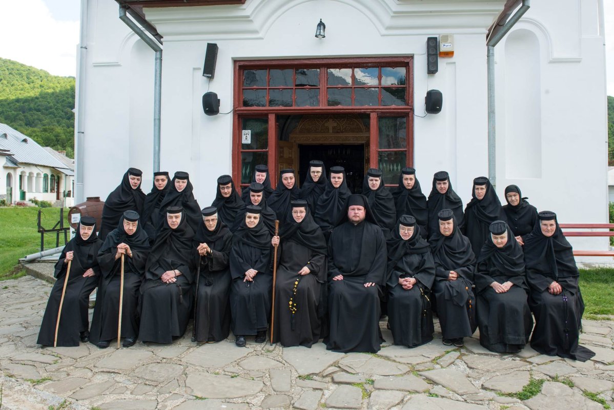 Mănăstirea Suzana - broboane de sudoare, picături de har 307135