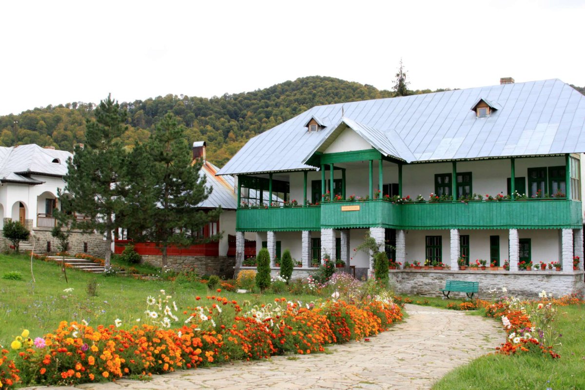 Mănăstirea Suzana - broboane de sudoare, picături de har 307140