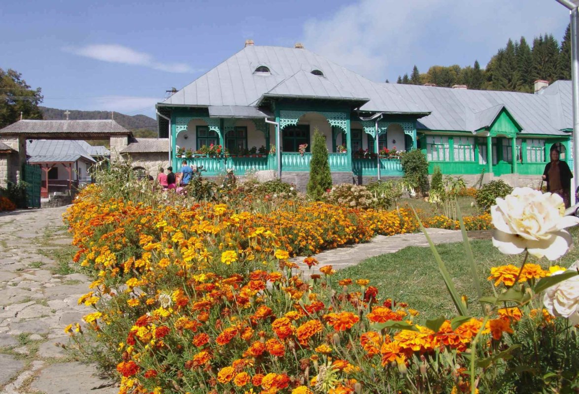 Mănăstirea Suzana - broboane de sudoare, picături de har 307141