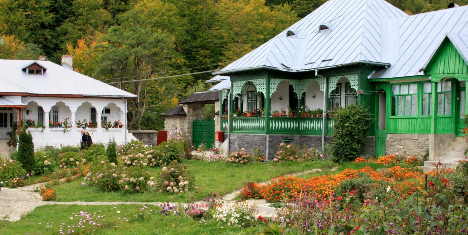 Mănăstirea Suzana - broboane de sudoare, picături de har 307143