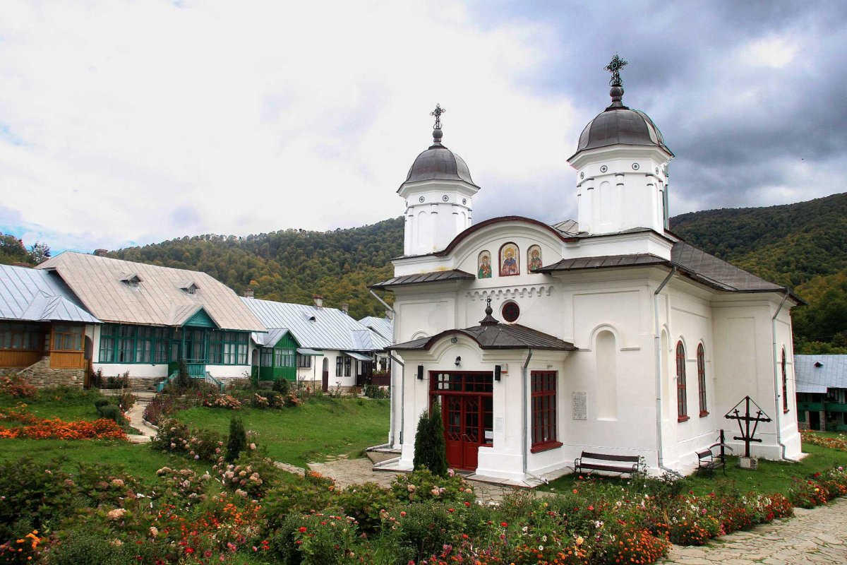 Mănăstirea Suzana - broboane de sudoare, picături de har 307144