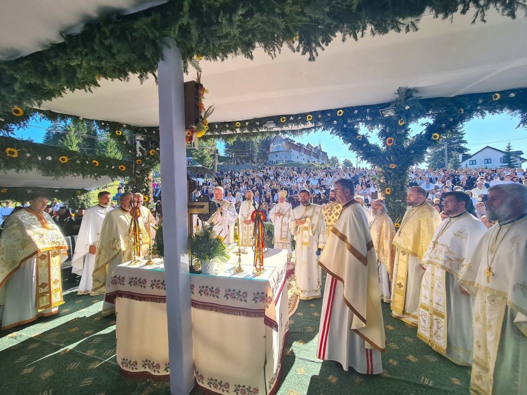 Hramul Mănăstirii „Nașterea Maicii Domnului” de la Piatra Fântânele 308029