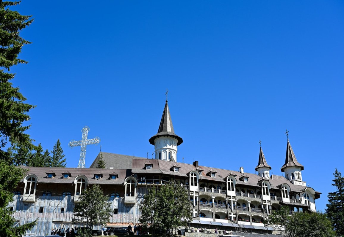 Hramul Mănăstirii „Nașterea Maicii Domnului” de la Piatra Fântânele 308033