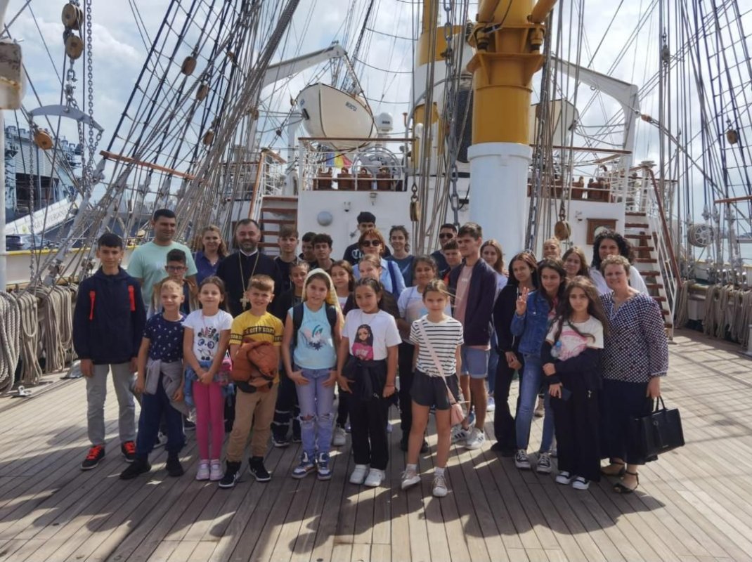 Excursie educativă în cadrul „Clubului de vară” al Protopopiatului Slobozia 308161