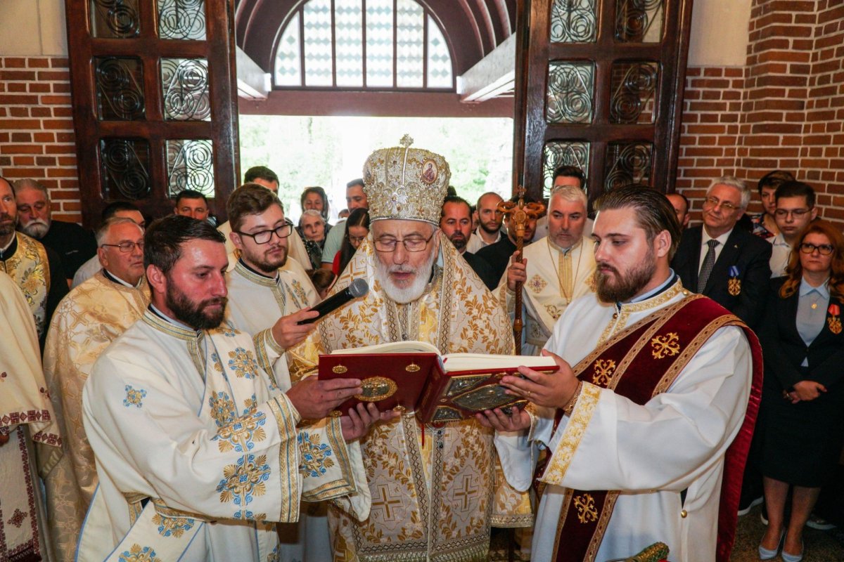 Paraclisul Arhiepiscopal din Curtea de Argeș a fost resfințit 308139