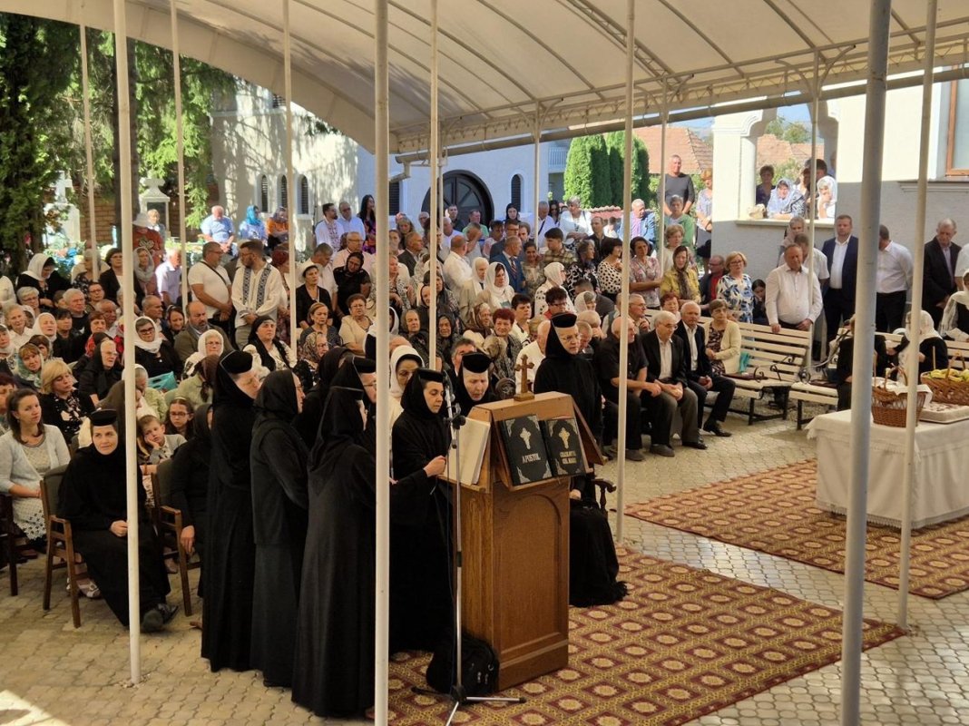 Sfânta Liturghie arhierească la Mănăstirea „Nașterea Maicii Domnului” de la Recea 308133