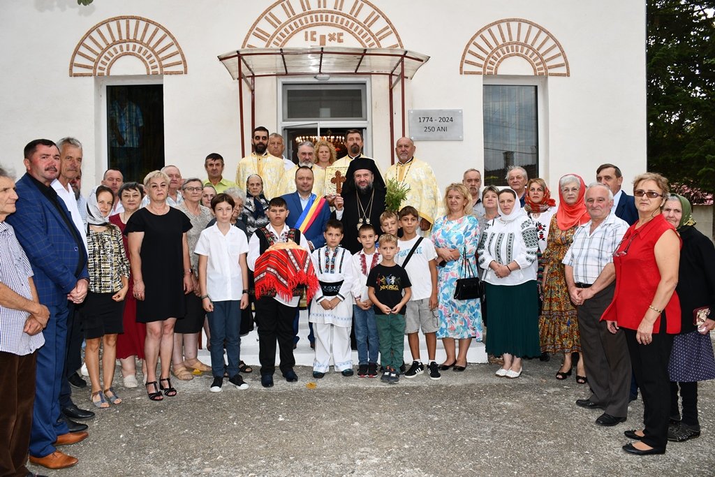 Slujire arhierească la 250 de ani de la construirea bisericii din Bogodinţ 308147