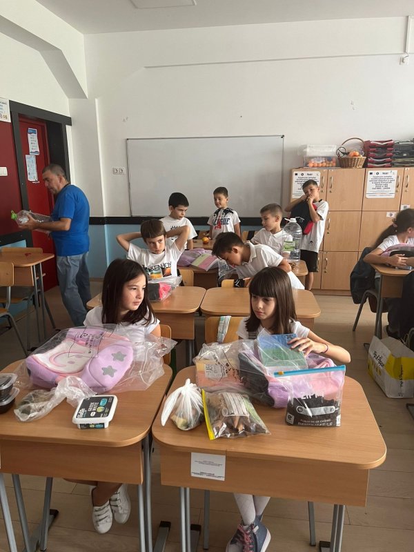 Daruri pentru elevii unor școli din sectorul 5 308251