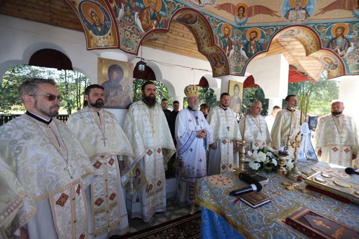 Hram la biserica din Rozavlea 308210