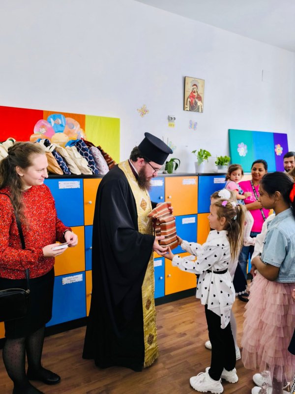 Parohia Sudiți a oferit daruri elevilor din satul ilfovean Merii Petchii 308246