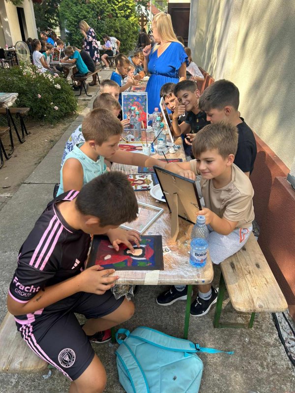 Tabără de pictură pe sticlă la parohia timișeană Șag 308231