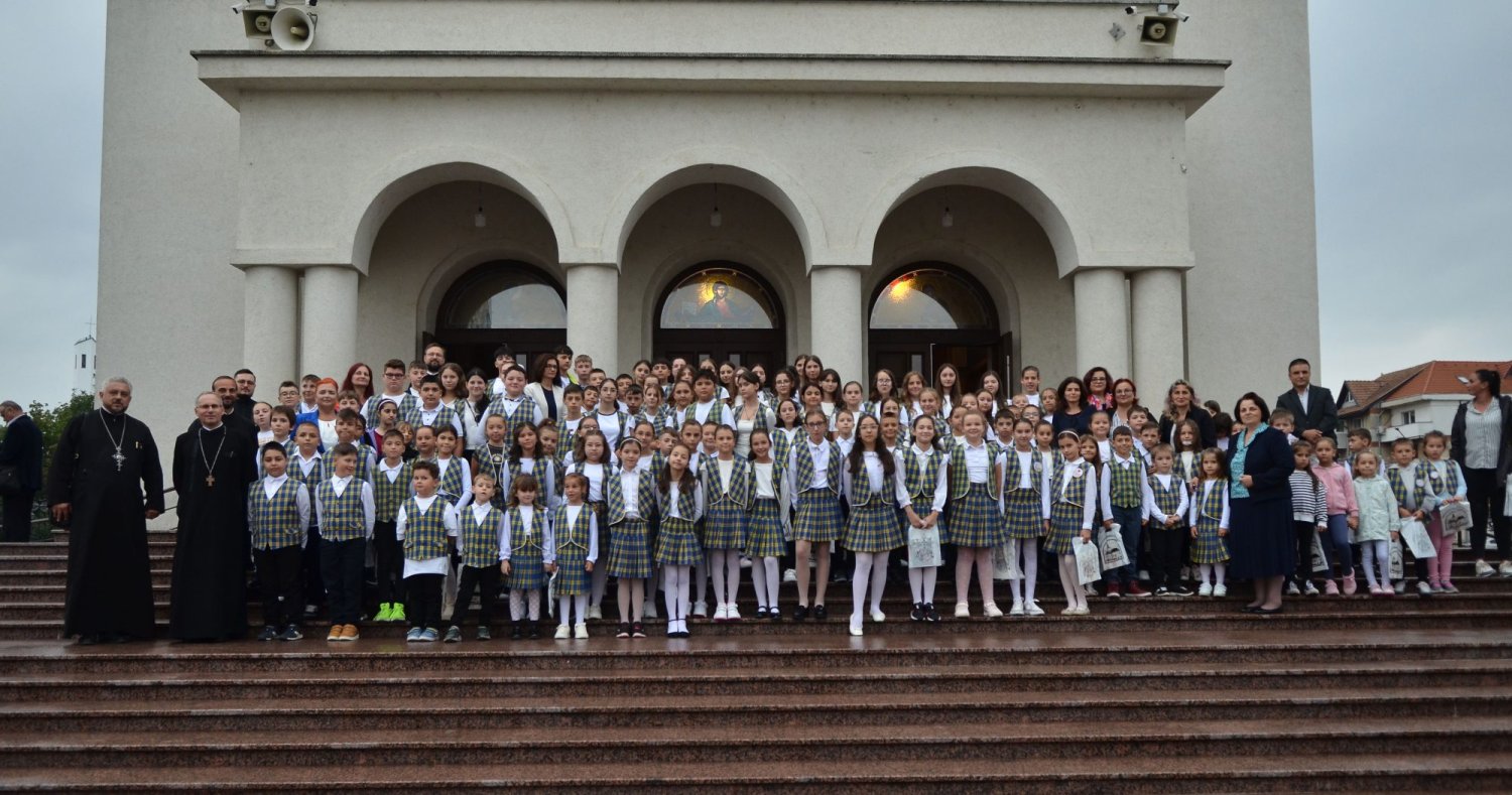 Binecuvântare la început de an școlar pentru elevii din Onești 308317
