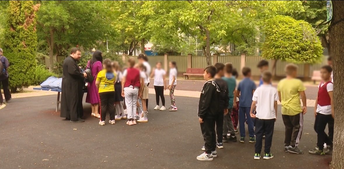 Ghiozdane și rechizite pentru copii nevoiași din Protoieria Sector 4 Capitală 308336