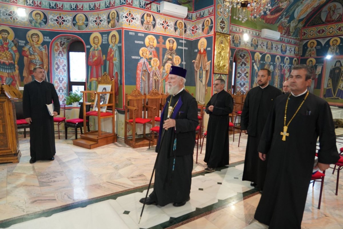 Vizite pastorale la parohii din județul Dâmbovița 308331