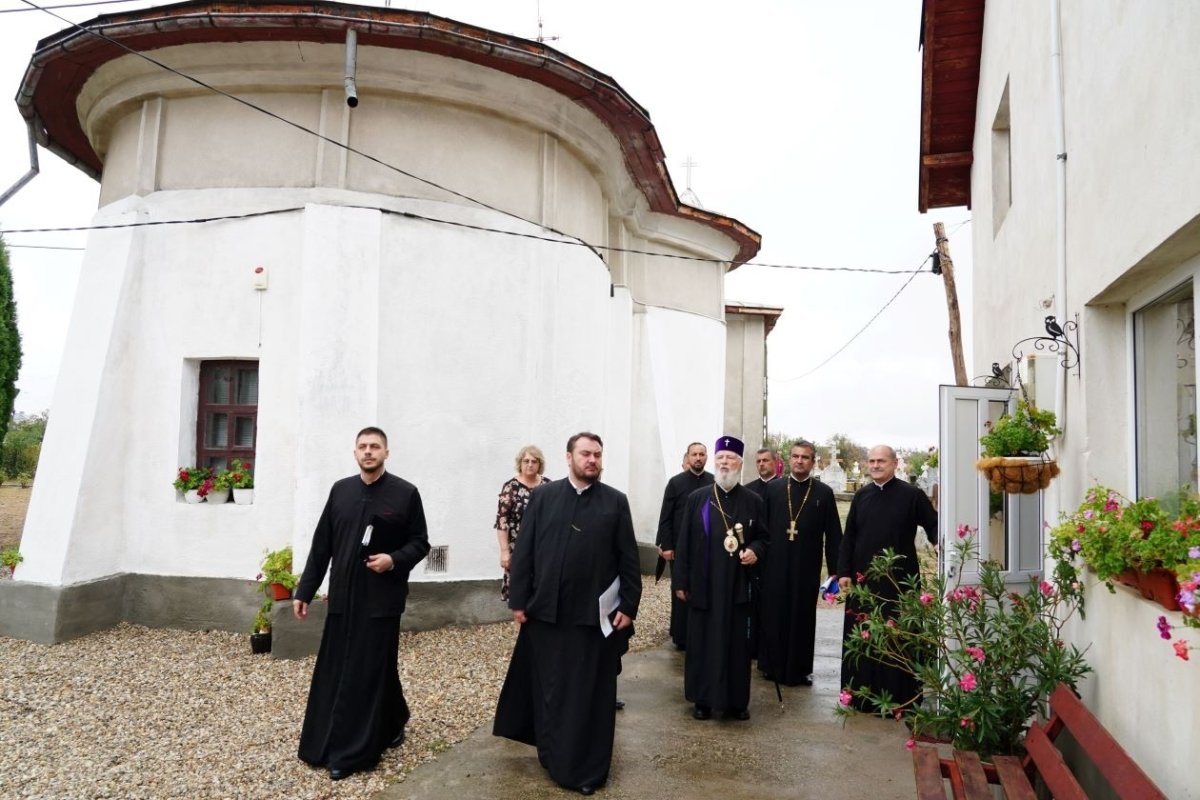 Vizite pastorale la parohii din județul Dâmbovița 308334