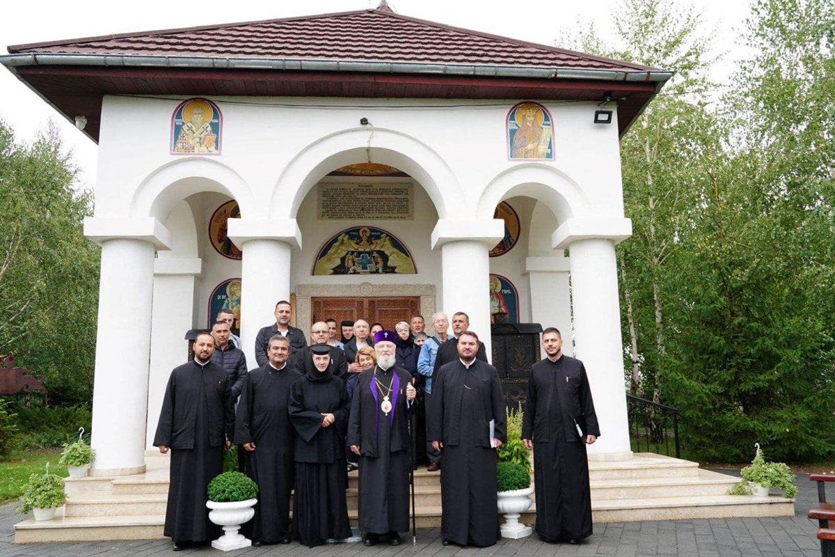 Vizite pastorale la parohii din județul Dâmbovița 308335