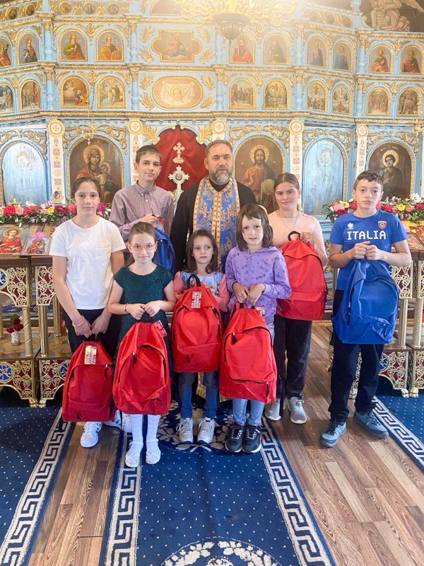 Ghiozdane cu rechizite pentru mai mulți elevi buzoieni și vrânceni 308456