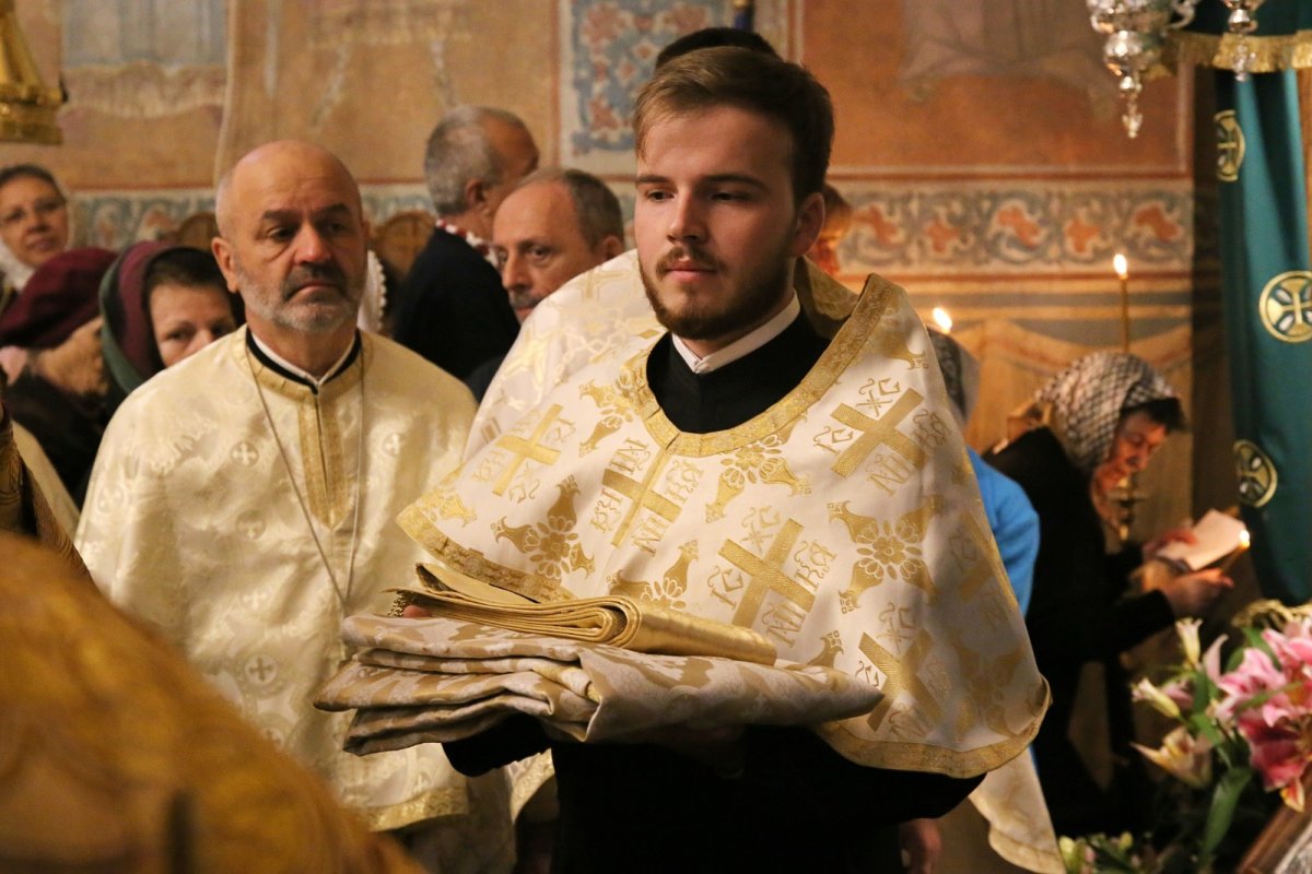 „Văzând starea de jertfă, omul Crucii devine omul Învierii” 308583