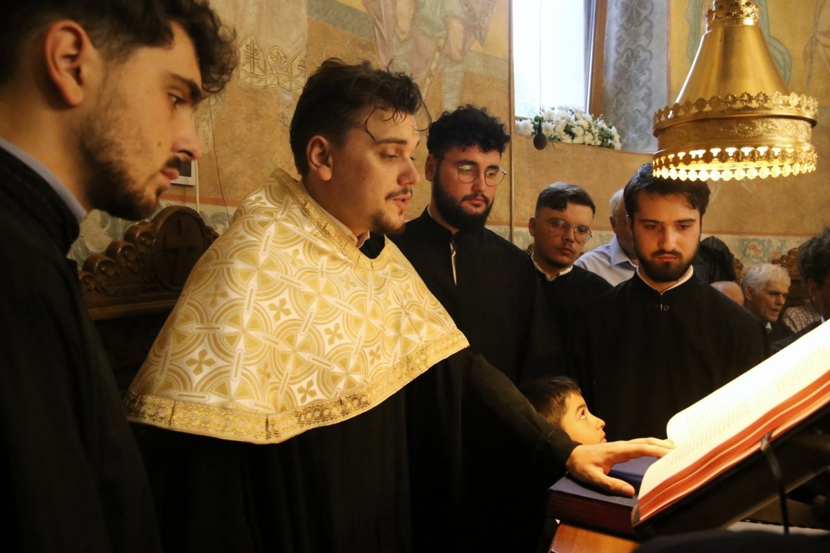 „Văzând starea de jertfă, omul Crucii devine omul Învierii” 308588