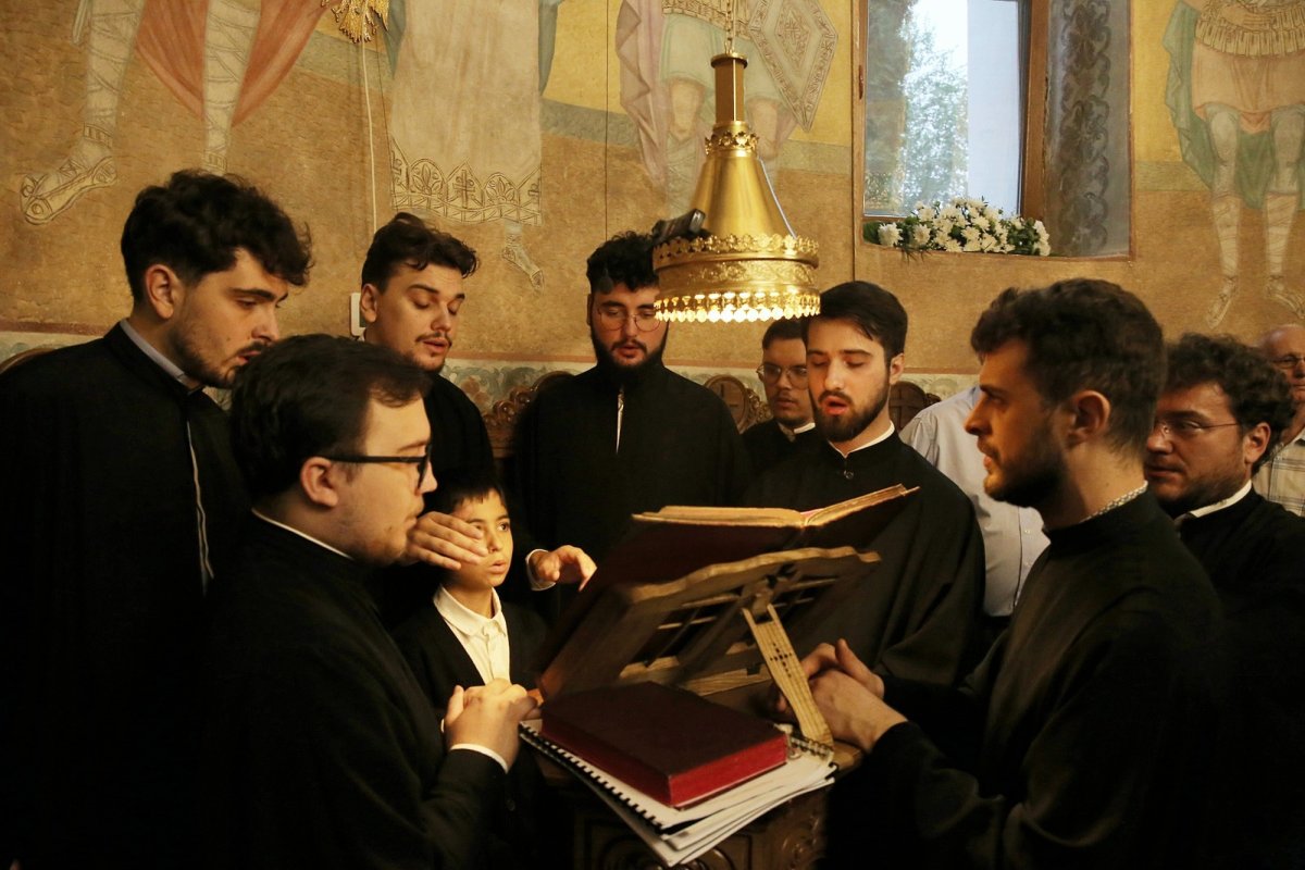 „Văzând starea de jertfă, omul Crucii devine omul Învierii” 308591