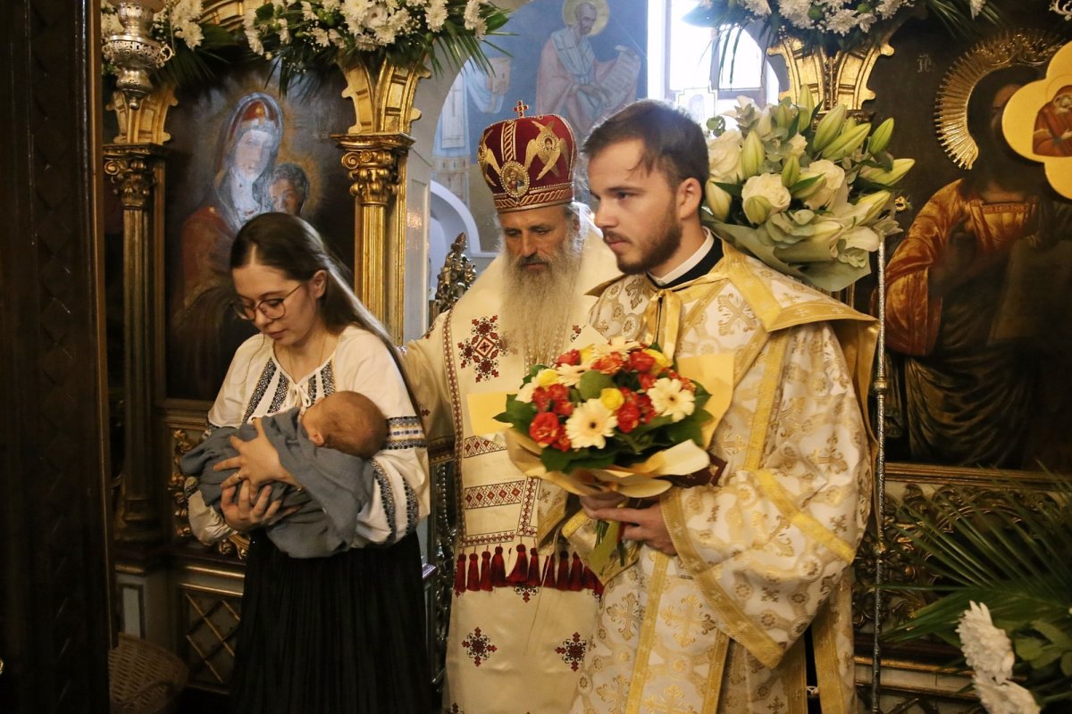 „Văzând starea de jertfă, omul Crucii devine omul Învierii” 308593