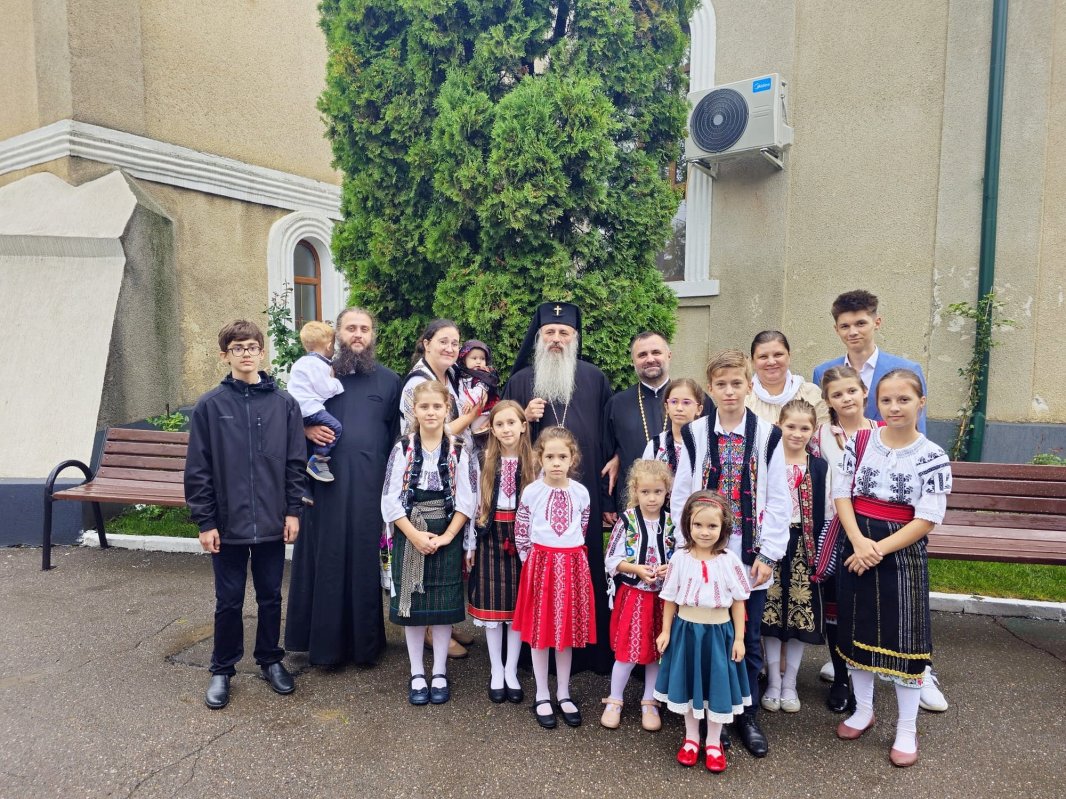 „Văzând starea de jertfă, omul Crucii devine omul Învierii” 308595