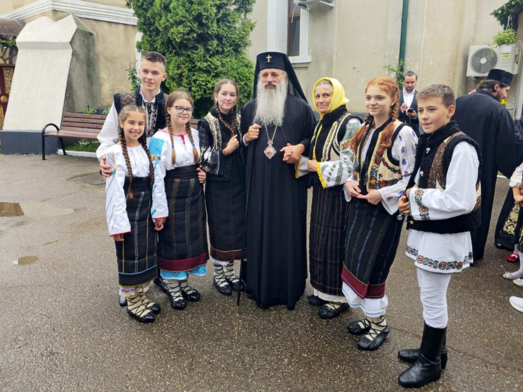 „Văzând starea de jertfă, omul Crucii devine omul Învierii” 308596