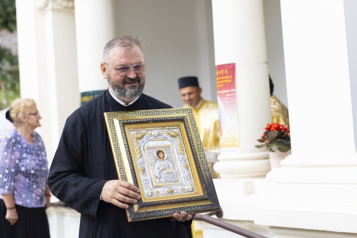 Zile de sărbătoare la Parohia „Sfântul Vasile cel Mare”-Victoria din București 308532