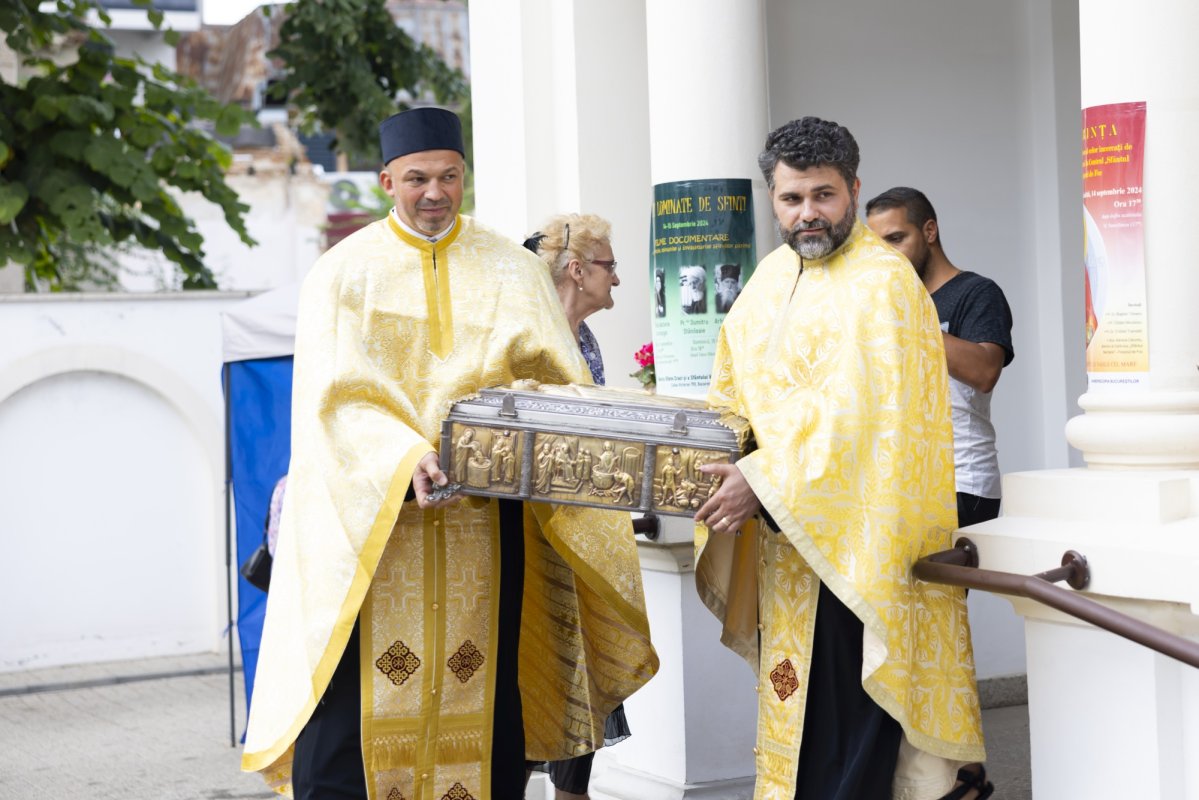 Zile de sărbătoare la Parohia „Sfântul Vasile cel Mare”-Victoria din București 308533