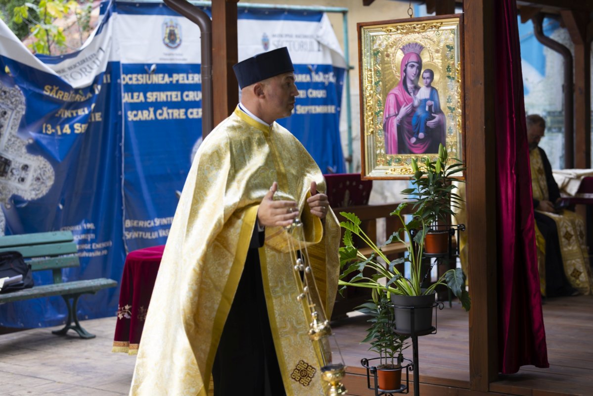 Zile de sărbătoare la Parohia „Sfântul Vasile cel Mare”-Victoria din București 308539