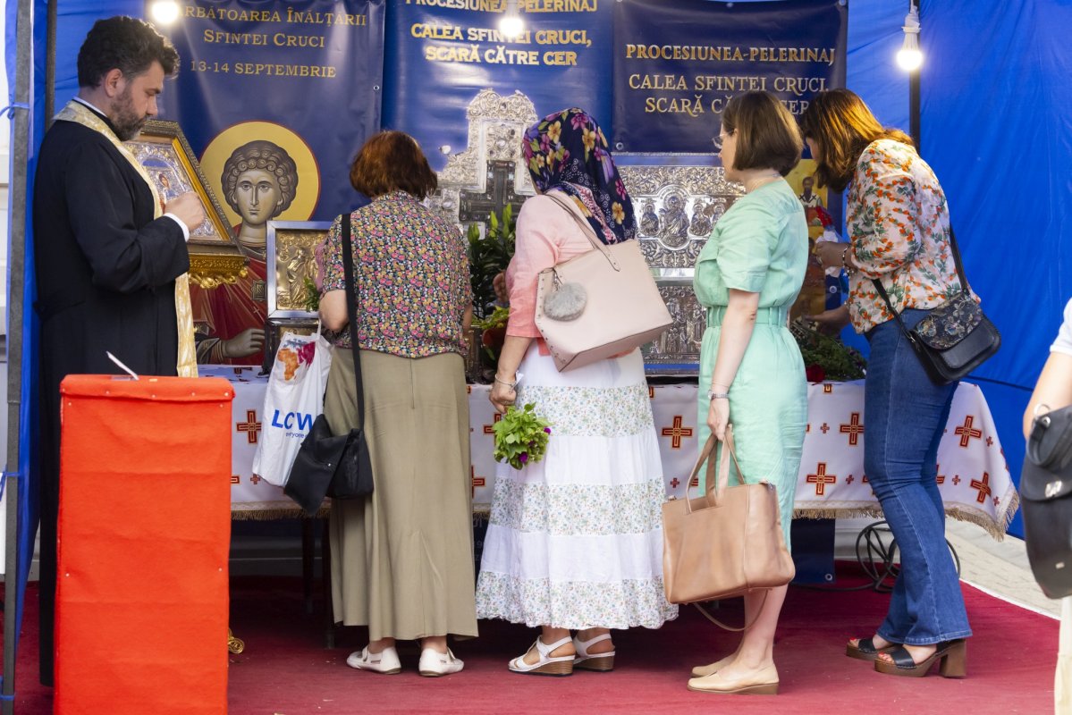 Zile de sărbătoare la Parohia „Sfântul Vasile cel Mare”-Victoria din București 308540