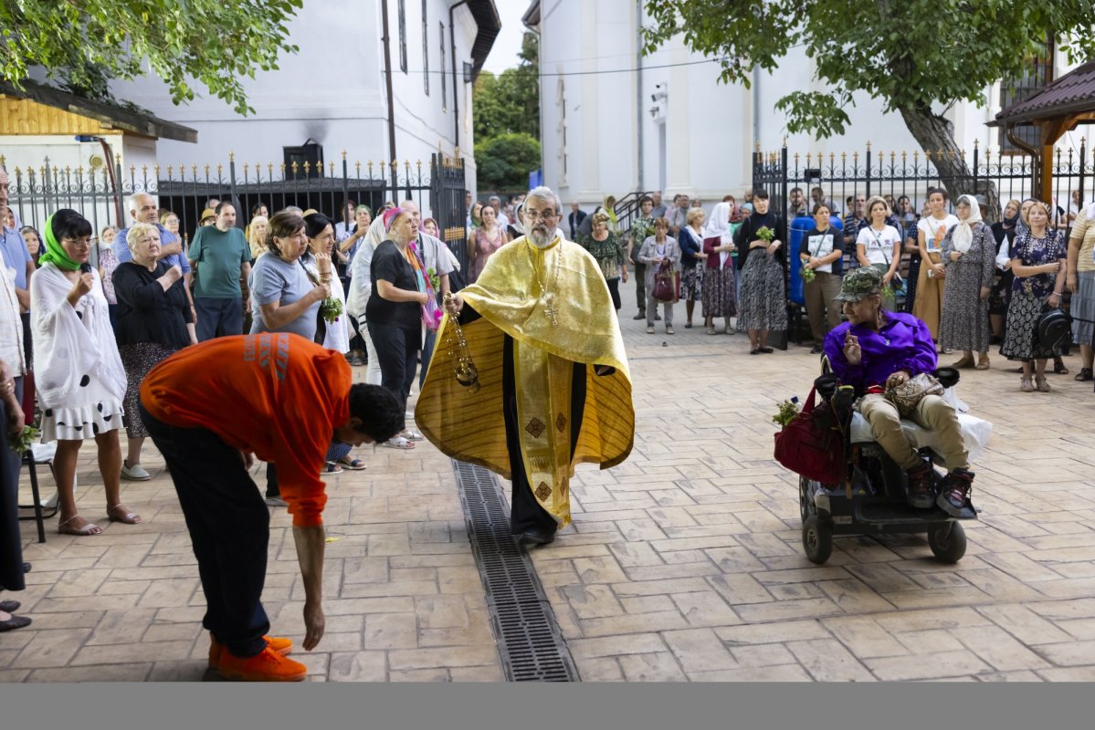 Zile de sărbătoare la Parohia „Sfântul Vasile cel Mare”-Victoria din București 308542