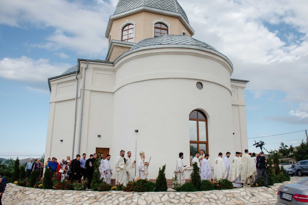 Veșmântul sfințeniei pentru biserica tulceană din localitatea Nicolae Bălcescu 308751