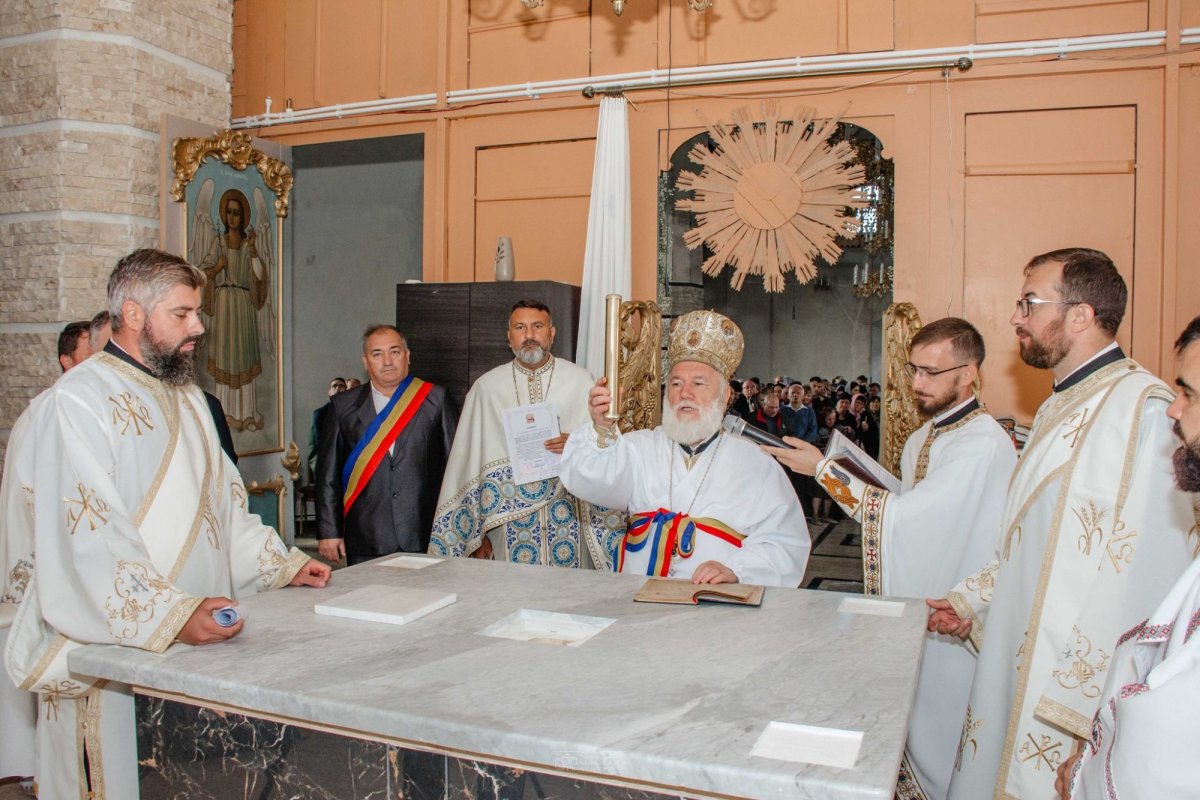 Veșmântul sfințeniei pentru biserica tulceană din localitatea Nicolae Bălcescu 308752