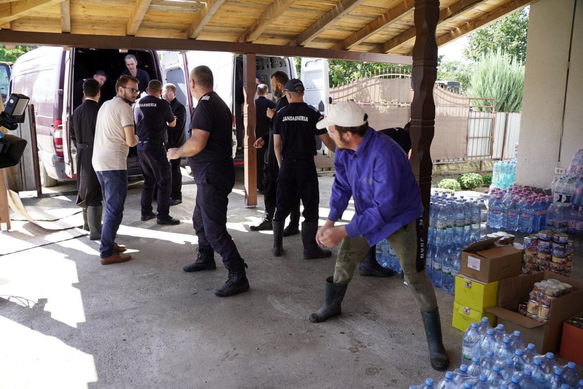 Arhiepiscopul Dunării de Jos în mijlocul sinistraților gălățeni 308894