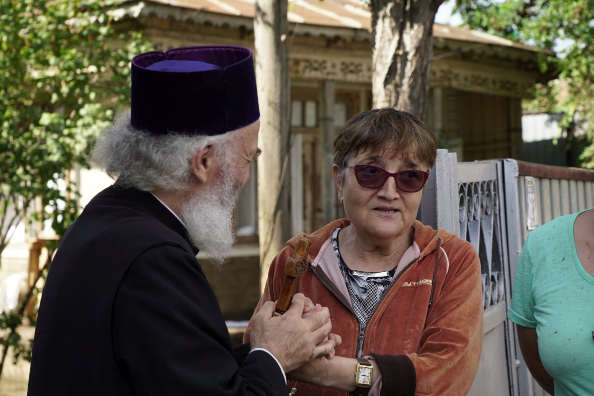 Arhiepiscopul Dunării de Jos în mijlocul sinistraților gălățeni 308898