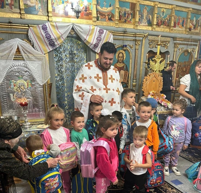 Campania „Vreau să merg la școală!” pentru copiii din Păcureți, Prahova 308811