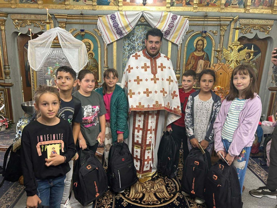 Campania „Vreau să merg la școală!” pentru copiii din Păcureți, Prahova 308812