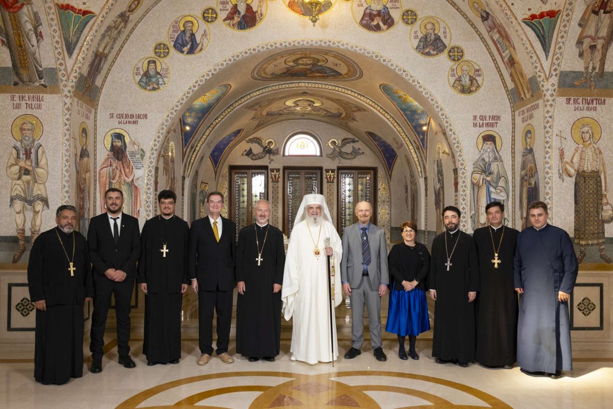Cercetători germani şi români în vizită la Reşedinţa Patriarhală 308835