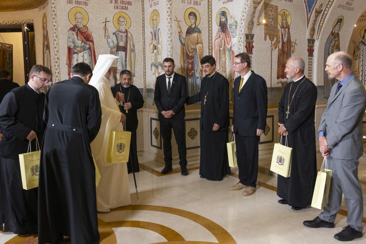 Cercetători germani şi români în vizită la Reşedinţa Patriarhală 308837